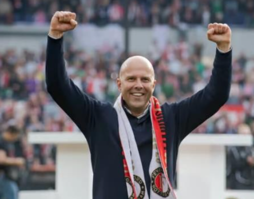 欧冠1/8决赛首回合失利后，斯洛特深度剖析赛况与展望未来